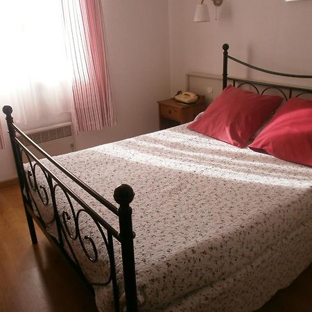 Hotel Le Clos Des Pins Six-Fours-les-Plages Zimmer foto