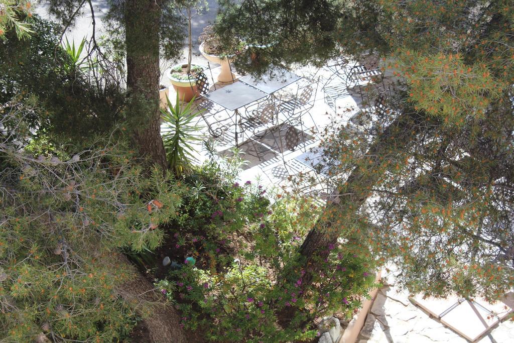 Hotel Le Clos Des Pins Six-Fours-les-Plages Exterior foto