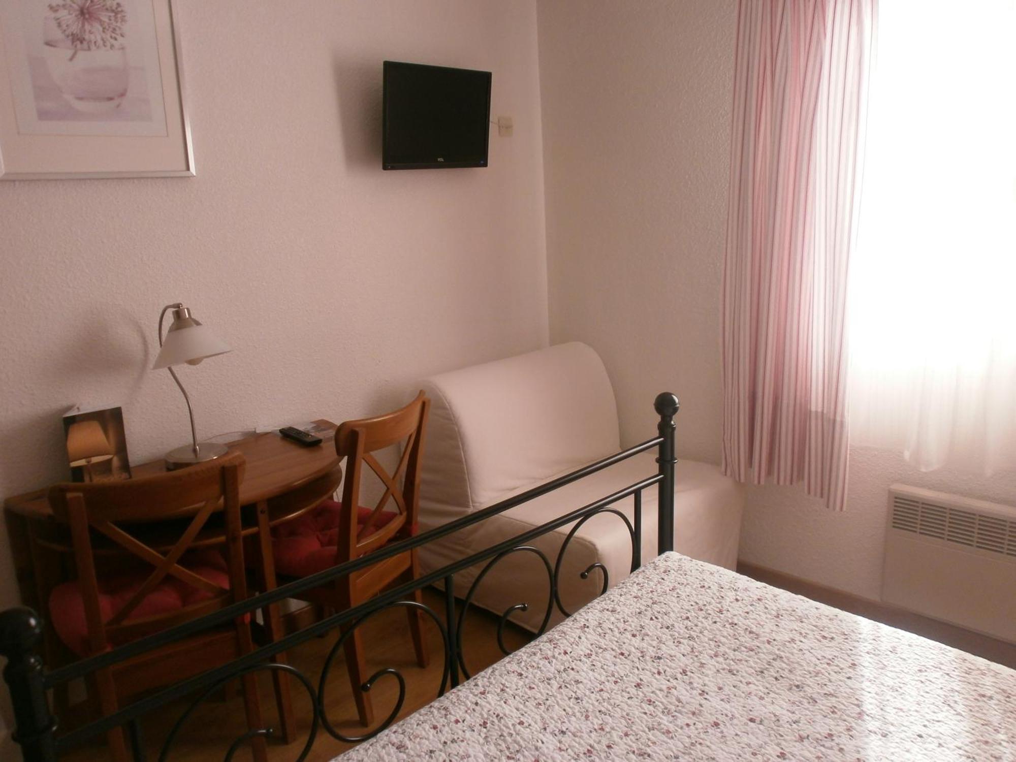 Hotel Le Clos Des Pins Six-Fours-les-Plages Zimmer foto