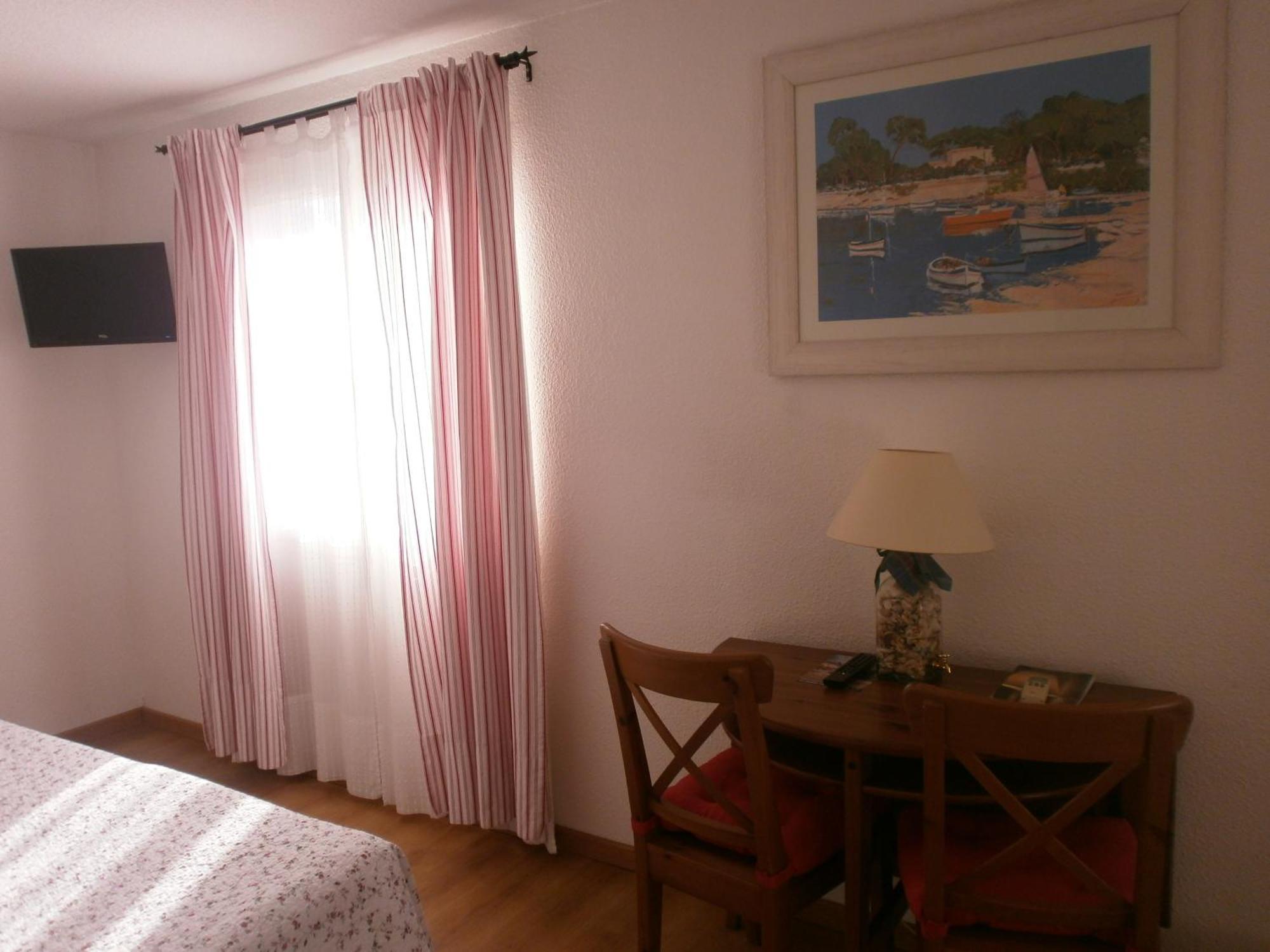 Hotel Le Clos Des Pins Six-Fours-les-Plages Zimmer foto