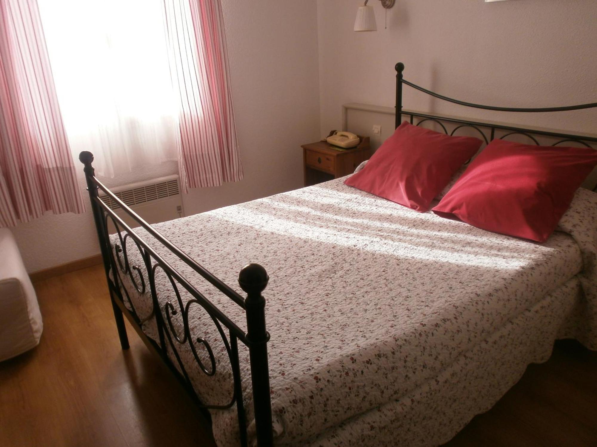 Hotel Le Clos Des Pins Six-Fours-les-Plages Zimmer foto