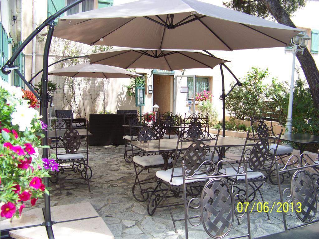 Hotel Le Clos Des Pins Six-Fours-les-Plages Exterior foto