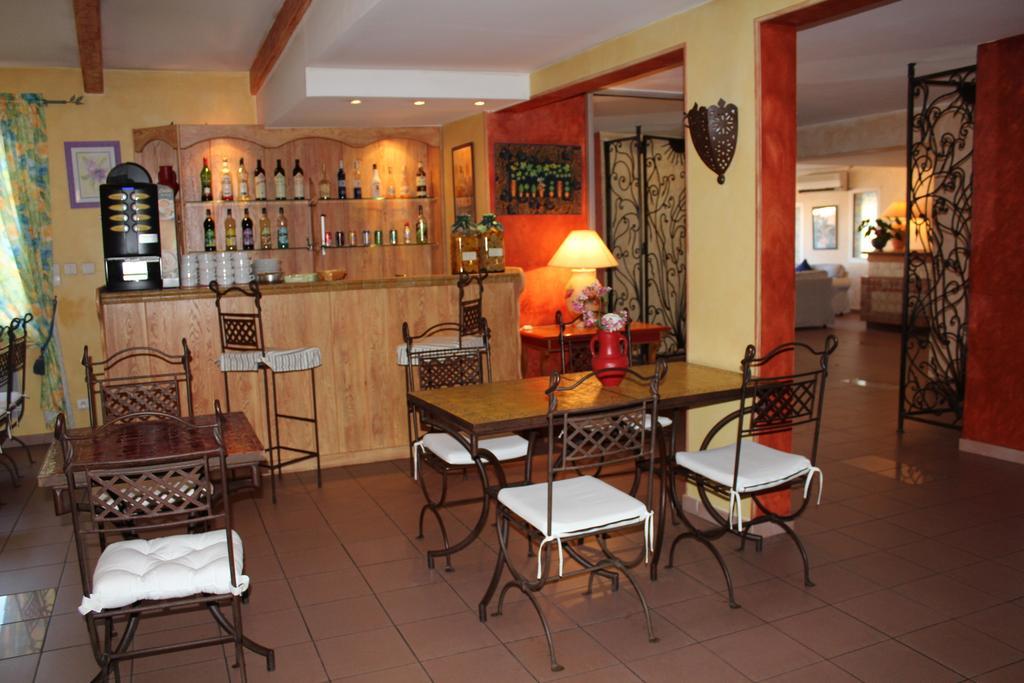 Hotel Le Clos Des Pins Six-Fours-les-Plages Exterior foto