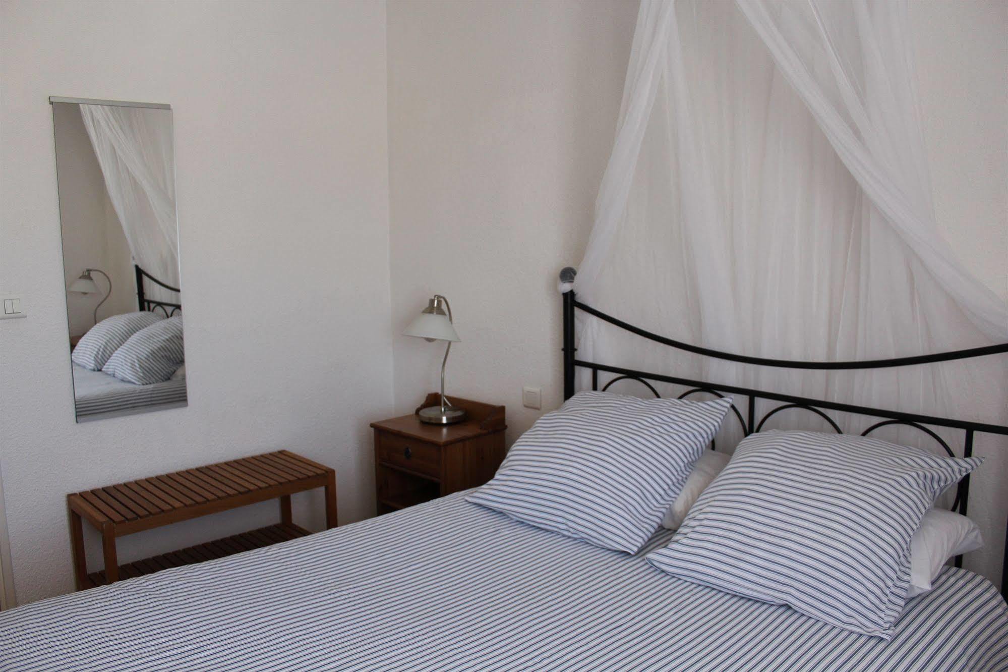 Hotel Le Clos Des Pins Six-Fours-les-Plages Exterior foto